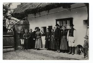 Bartók népdalgyűjtésen, Zobordarázs (ma: Dražovce, Szlovákia), 1907. Forrás: Bartók Archívum, Budapest