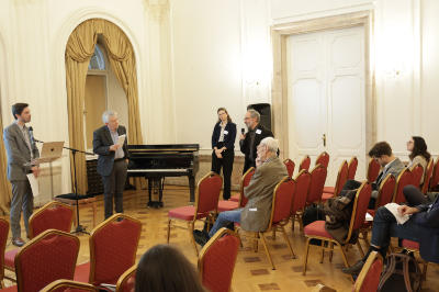 authenticity2025 01 8307 s